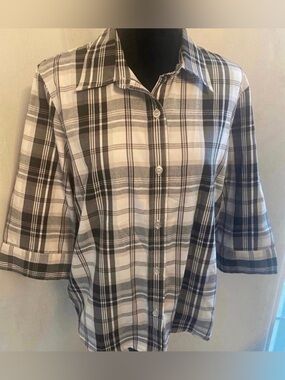 Women’s Classic Black and White Plaid Button-Down Shirt (Size L)